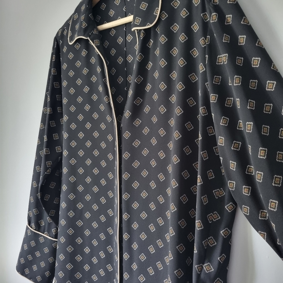 MARKS AND SPENCER COLLECTION Black Patterned Shirt Covered Buttons Wide Cuffs 14 - Picture 6 of 16